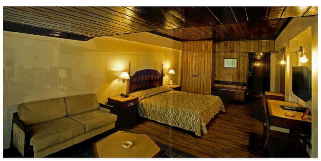 Hotel Broadway Srīnagar 部屋 写真