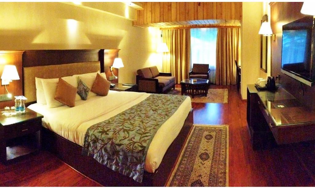 Hotel Broadway Srīnagar 部屋 写真