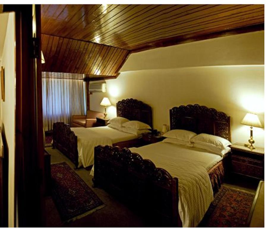 Hotel Broadway Srīnagar エクステリア 写真